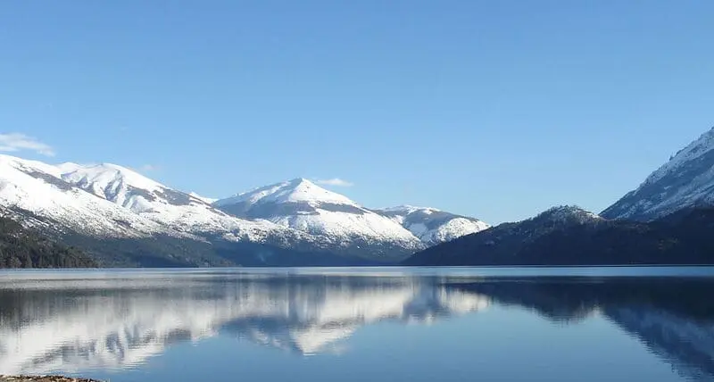 Lago Gutiérrez, Bariloche. Imagem: CarlosJBJ - Wikimedia Commons